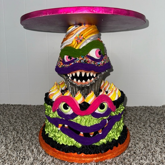 Katherine’s Collection Creepy Confections Cake Stand Halloween Faux Cake Horror - Picture 1 of 7
